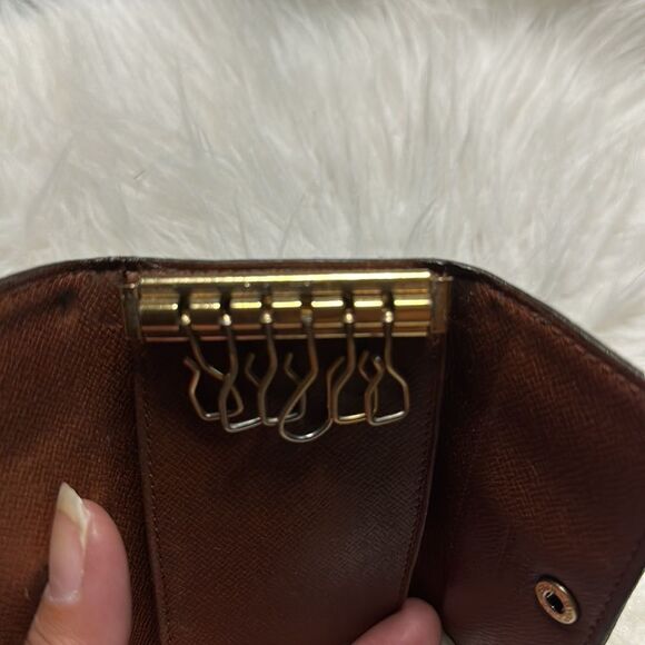 Louis Vuitton Key Holder - Picture 8 of 10